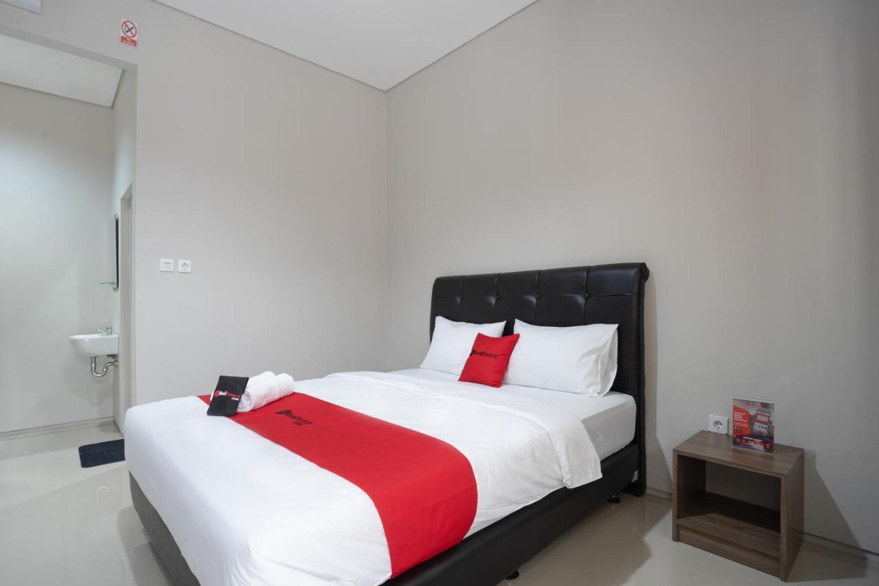 Reddoorz Plus Near Jiexpo Kemayoran Джакарта Экстерьер фото