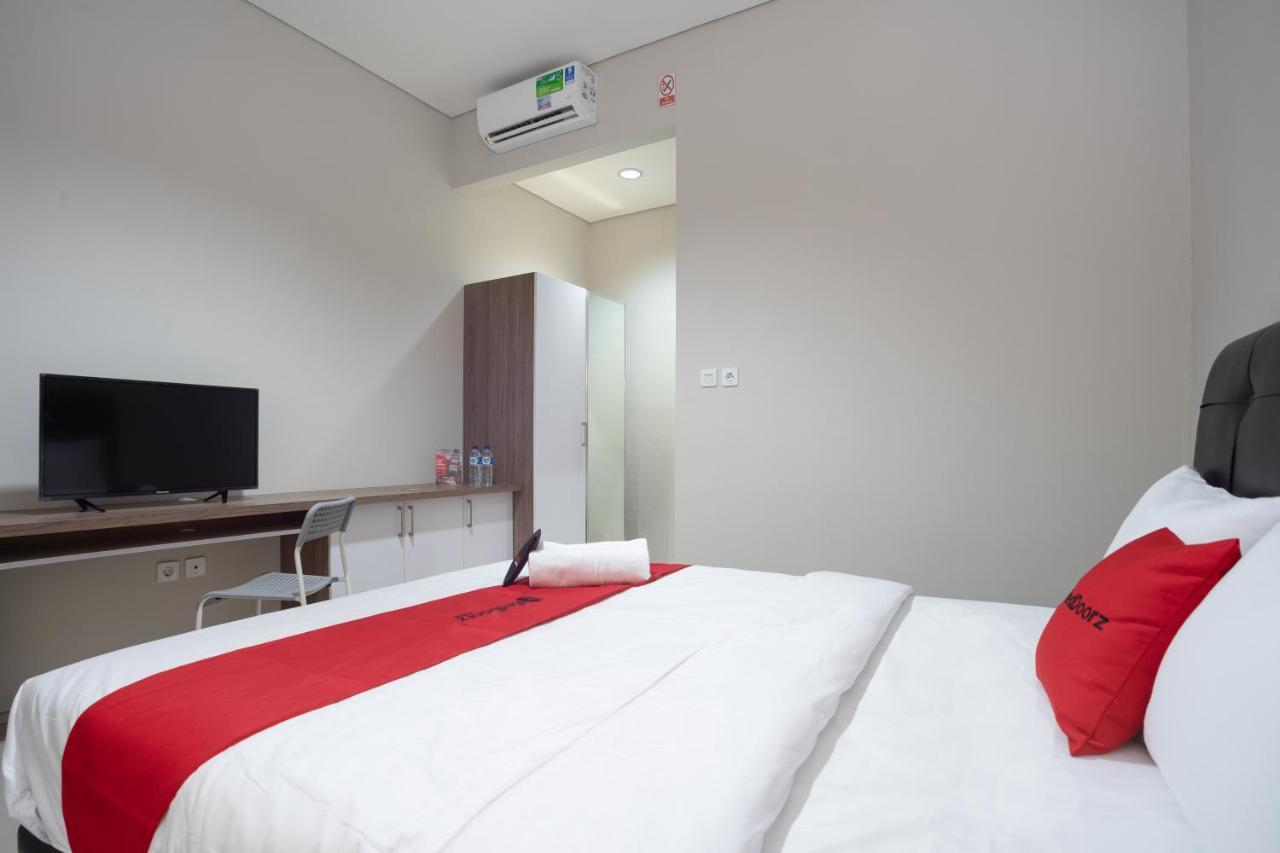 Reddoorz Plus Near Jiexpo Kemayoran Джакарта Экстерьер фото