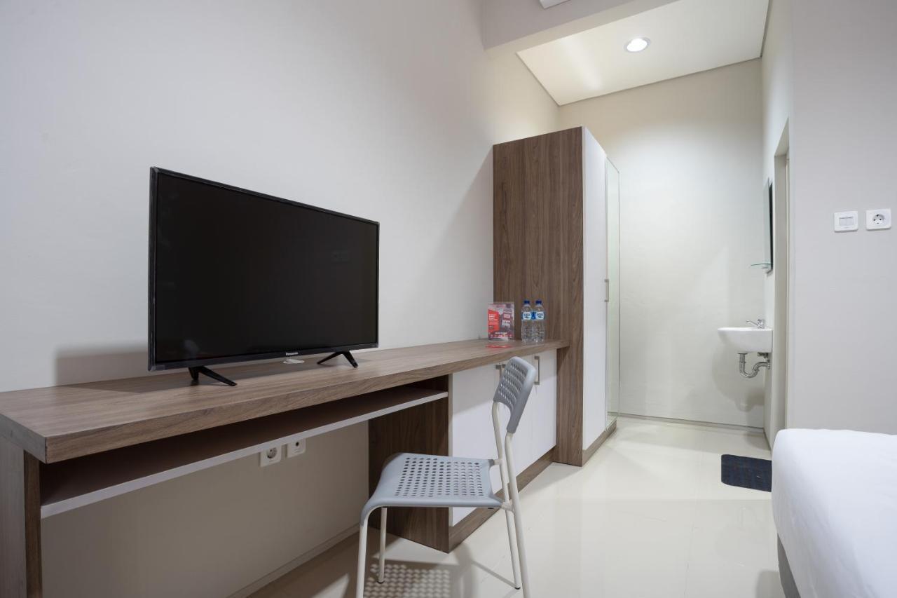 Reddoorz Plus Near Jiexpo Kemayoran Джакарта Экстерьер фото
