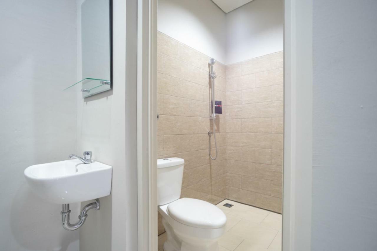 Reddoorz Plus Near Jiexpo Kemayoran Джакарта Экстерьер фото