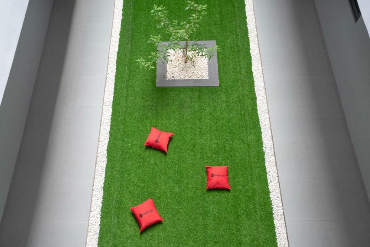 Reddoorz Plus Near Jiexpo Kemayoran Джакарта Экстерьер фото