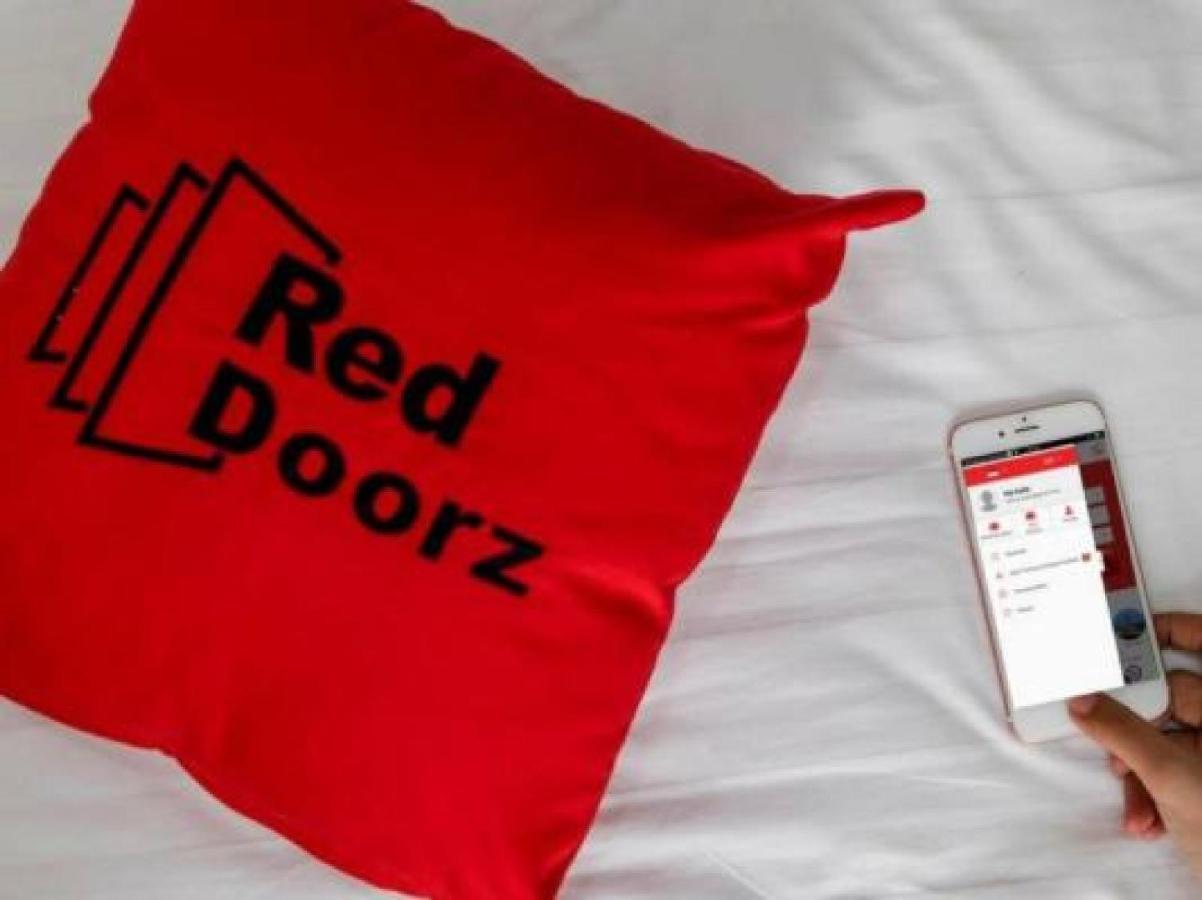 Reddoorz Plus Near Jiexpo Kemayoran Джакарта Экстерьер фото